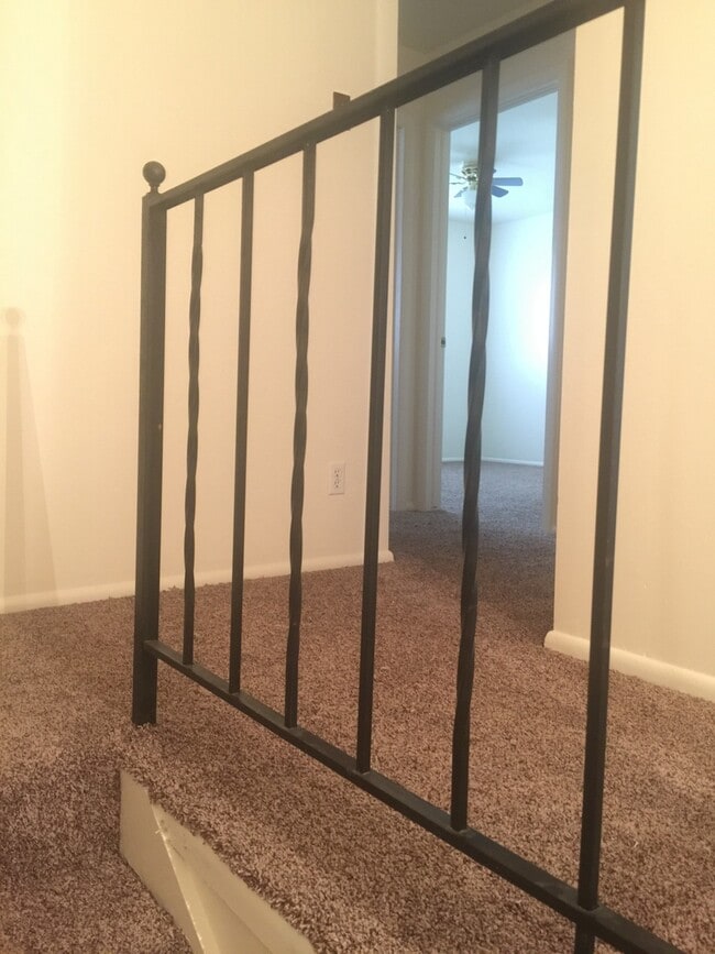 Building Photo - Bowen