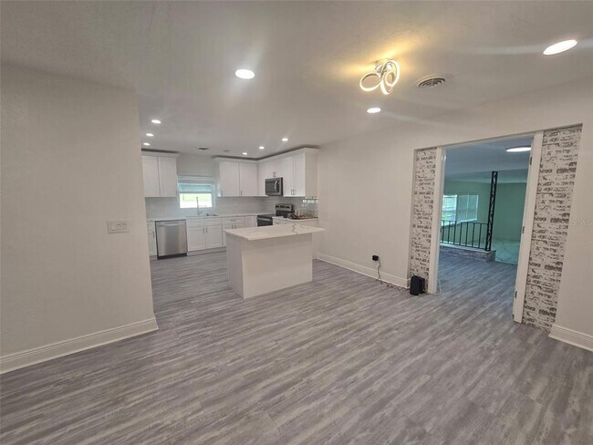Building Photo - 2909 Hargill Dr