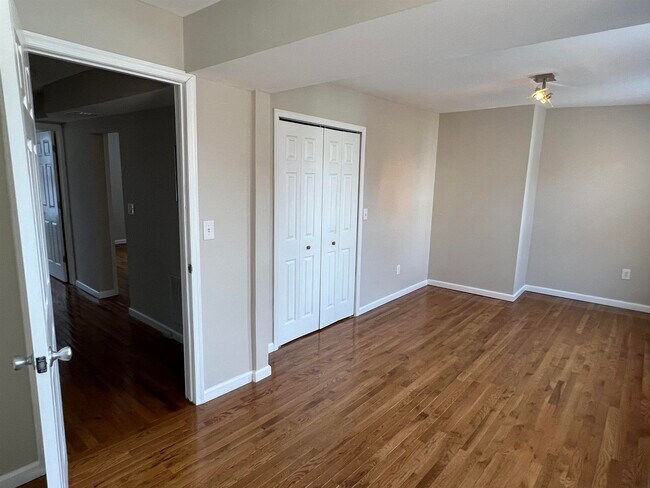 Building Photo - 222 4th St