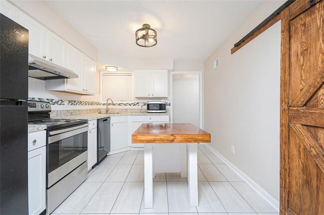 Building Photo - 742 Brentwood Pl