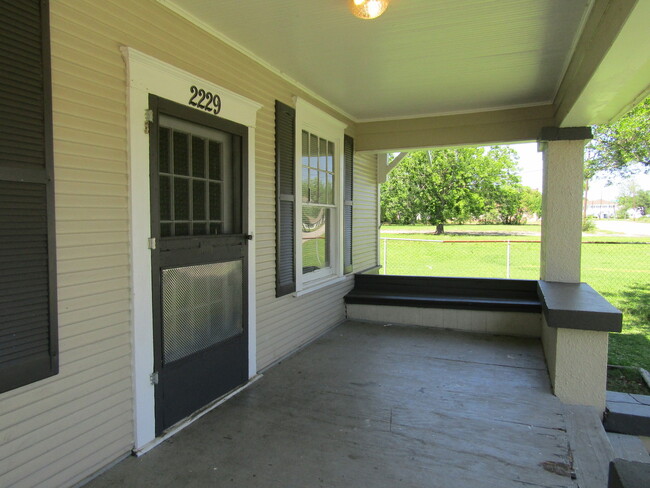 Building Photo - 2229 Procter St