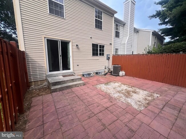 Building Photo - 13 Dinsdale Ct