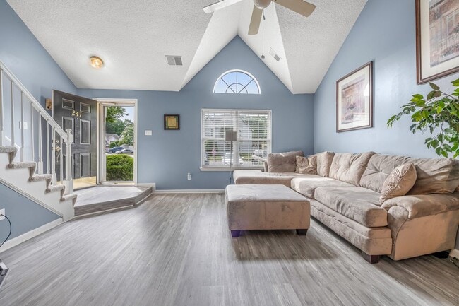 Building Photo - Modern Comfort in the Heart of Chesapeake ...