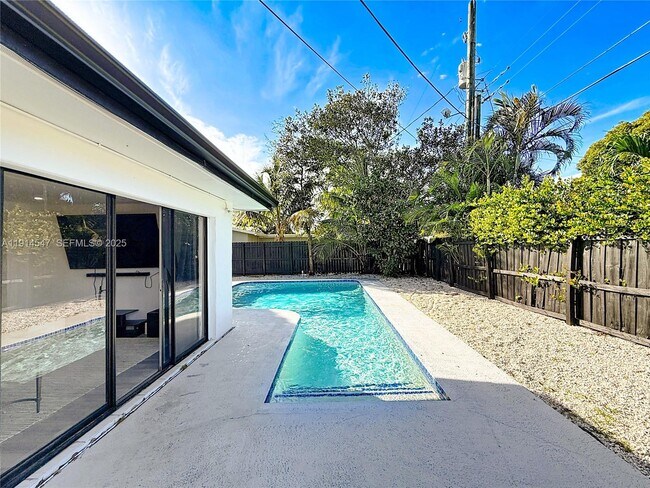 Building Photo - 600 N 66 Terrace