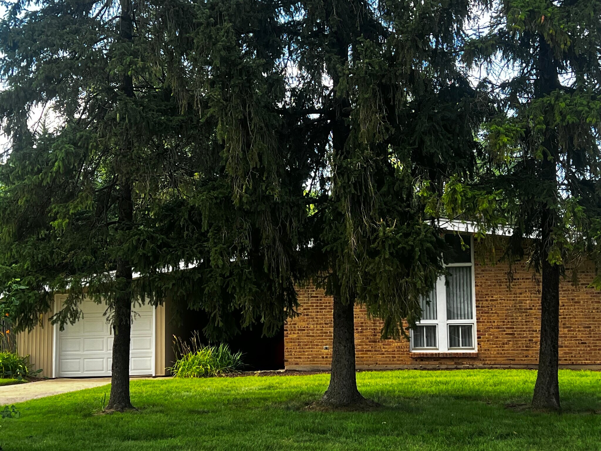Building Photo - 1625 Beecher Ave
