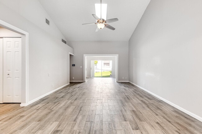 Building Photo - 11036 SE Sea Pines Cir