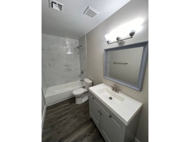 Building Photo - 3702 W Byers Pl