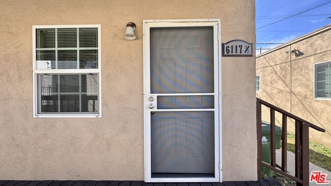 Building Photo - 6117 1/2 S Victoria Ave