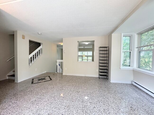 Building Photo - 48 Ellingwood St