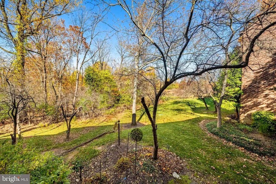 Building Photo - 805 Mountainview Dr