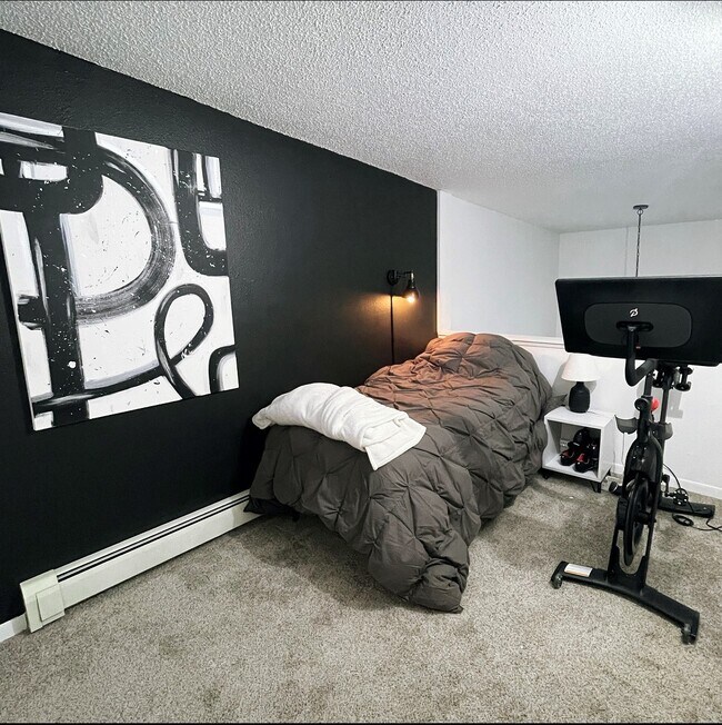 Building Photo - 405 Main St