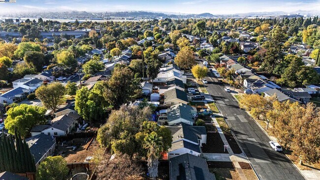 Building Photo - 2438 Upland Dr