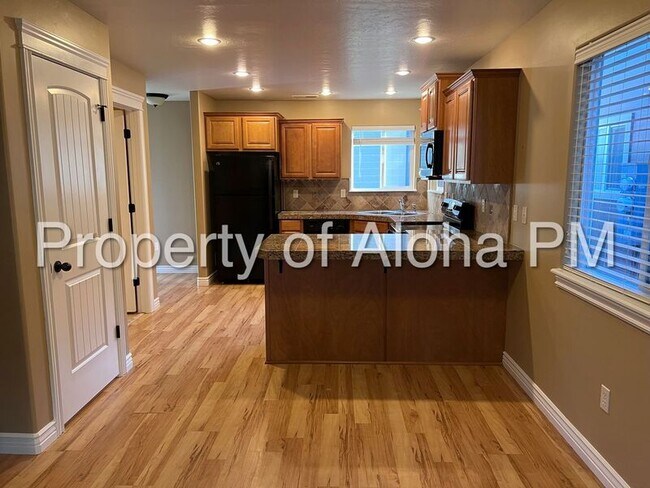 Building Photo - 4542 Brennen St W