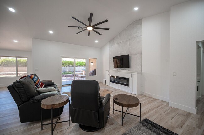 Building Photo - Sun CIty Summerlin 55+, Highly Upgraded, S...