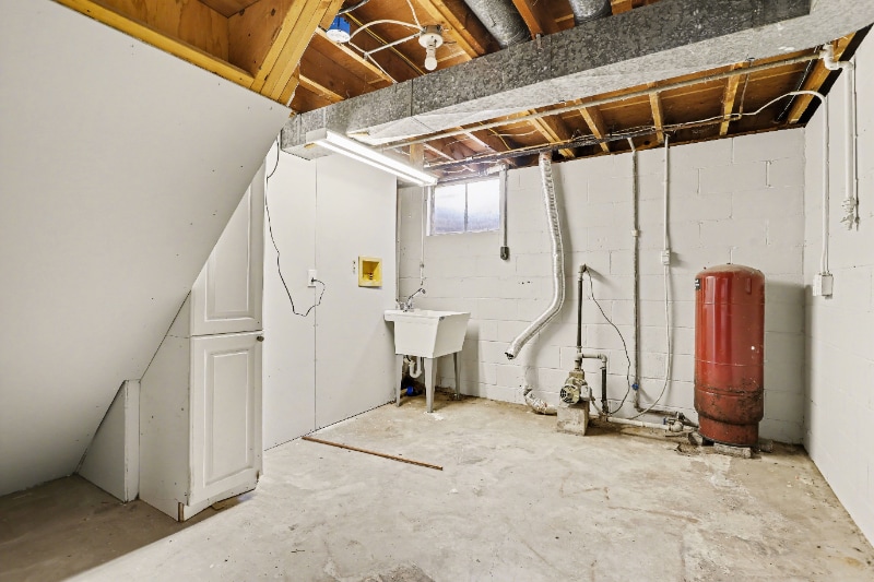 Building Photo - 10203 Shadowlane Ave