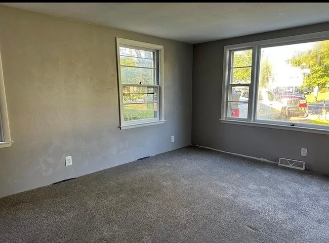 Building Photo - 82 Brookwood Way S