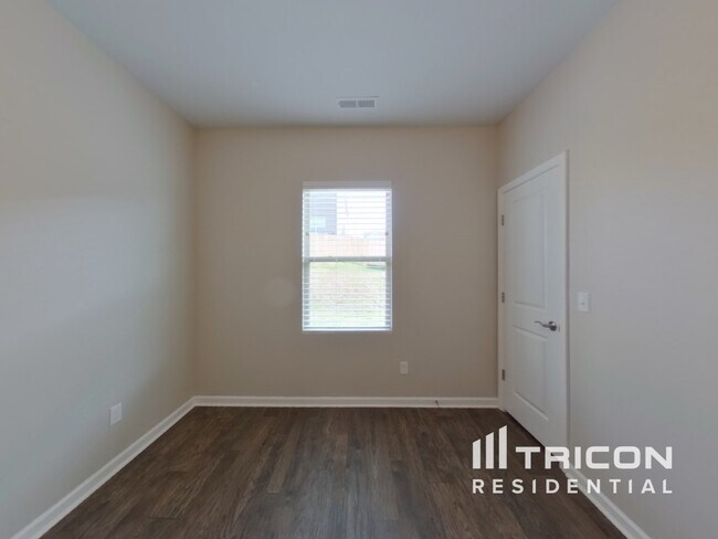 Building Photo - 1035 Lonergan Cir