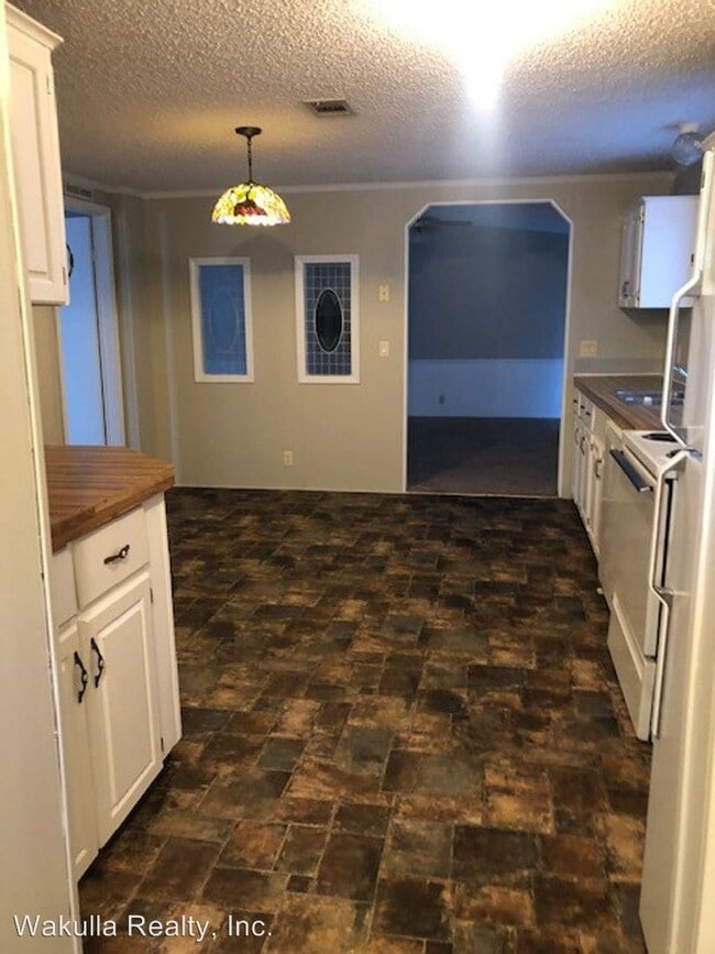 Building Photo - 47 Lake Ellen Shores Dr