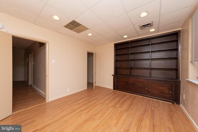 Building Photo - 1317 Wolf St