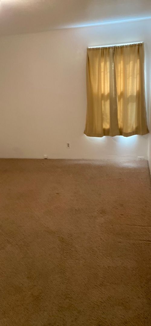 Building Photo - Cozy Home