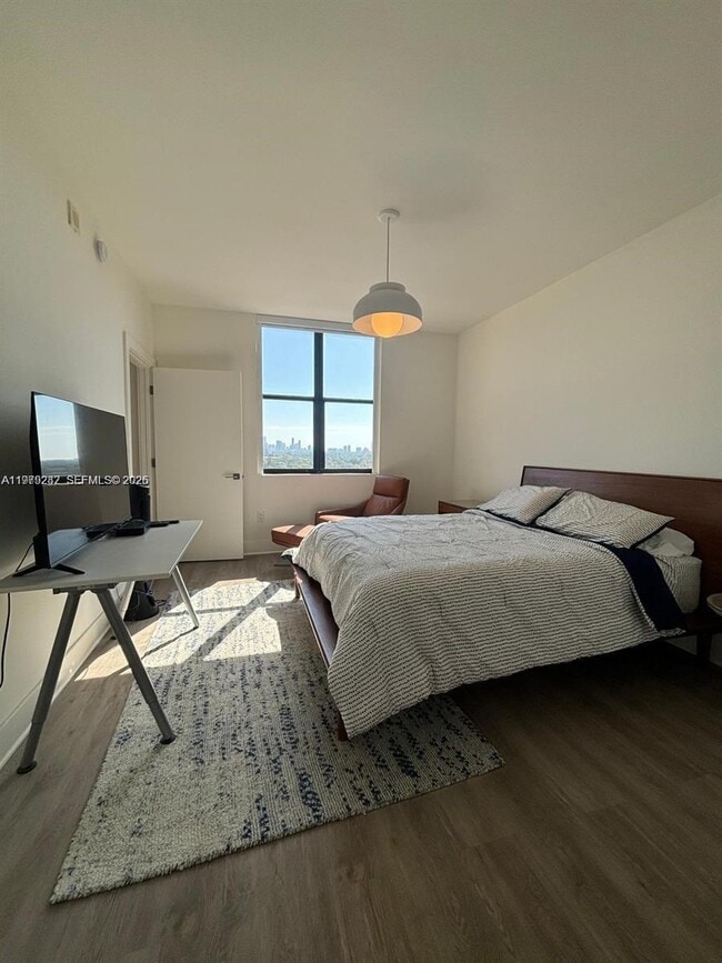 Building Photo - 888 Douglas Rd