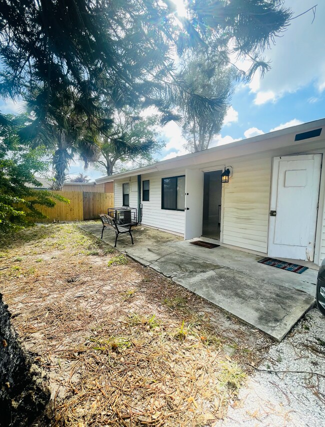 Building Photo - Emerson Ave