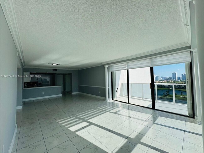 Building Photo - 3625 N Country Club Dr