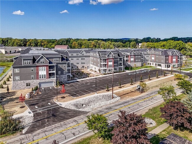 Building Photo - 160 School St