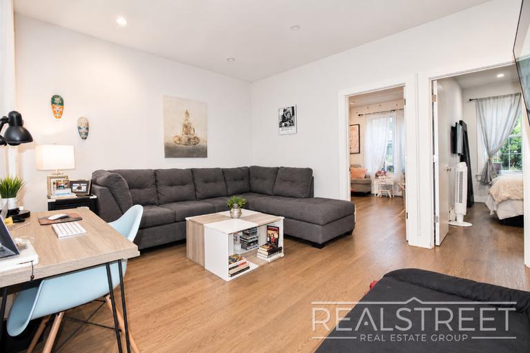 Building Photo - Renovated Spacious 2 BR in Bushwick