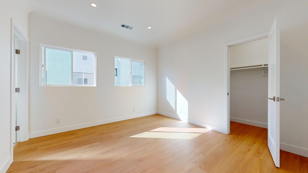 Building Photo - 5133 W 21st St