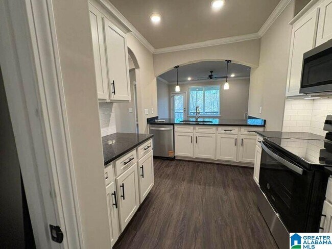 Building Photo - 4421 Lennox Pl