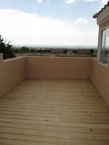 Building Photo - Large 4 Bedroom House in La Cueva District