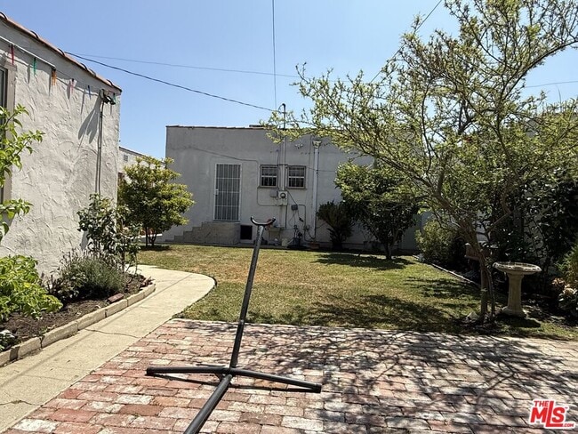 Building Photo - 6565 Arlington Ave