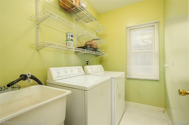 Building Photo - 42104 Echo Forest Dr