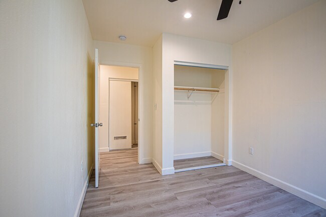 Building Photo - 603 W 49th St