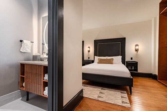 Building Photo - 1011 Canal St