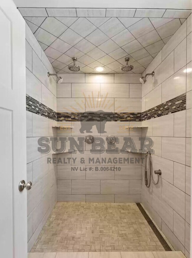 Building Photo - 4 Bedroom in Reno!!!  Great Location!