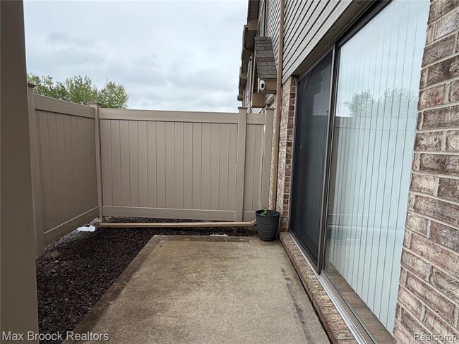 Building Photo - 50431 Bay Run S
