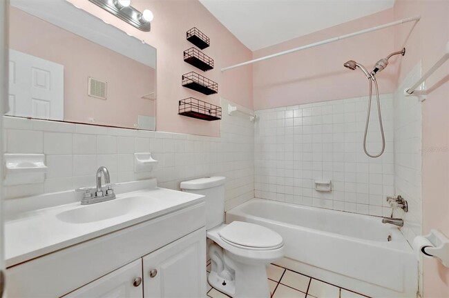 Building Photo - 2 N Fernwood Ave