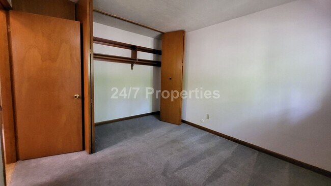 Building Photo - Beautiful 1 BD | 1 BA Apartment with a View - Near OHSU Campus!