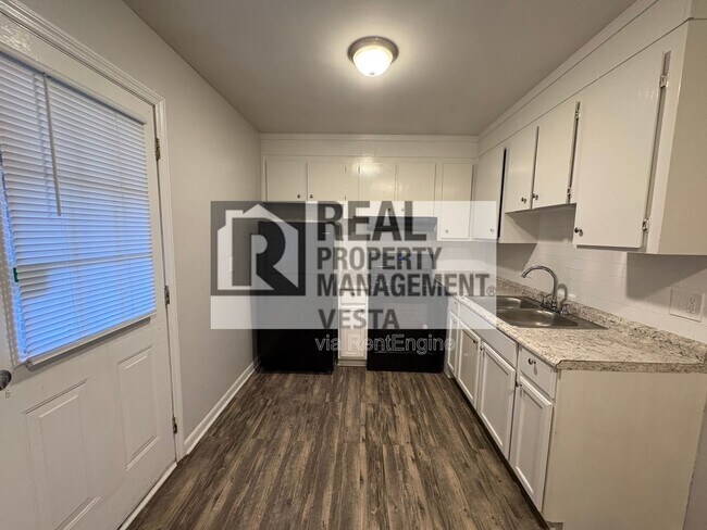 Building Photo - 406 Russell Pkwy