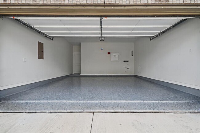 Building Photo - 2500 Forest Creek Dr