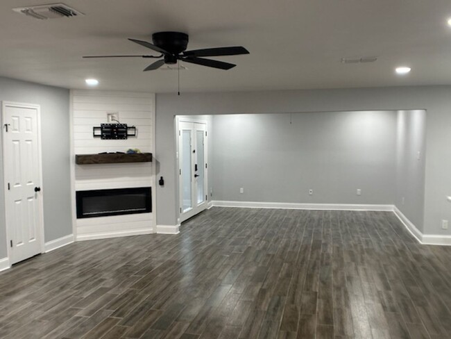 Building Photo - Serenity with Plenty of Room in Euless!