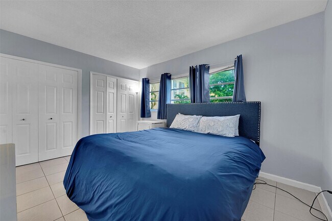 Building Photo - 4627 Bougainvilla Dr