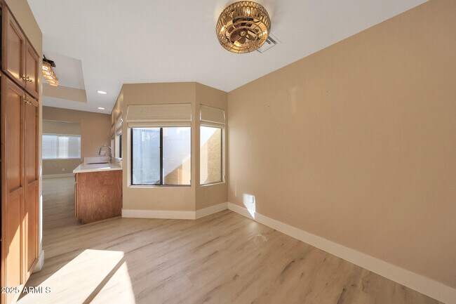 Building Photo - 4653 W Dublin St