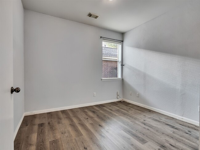 Building Photo - 1906 Cameo Ct