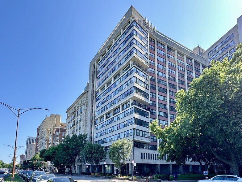 Primary Photo - 3410 N Lake Shore Dr