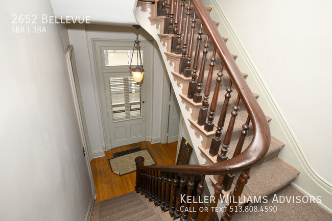 Building Photo - 2652 Bellevue-