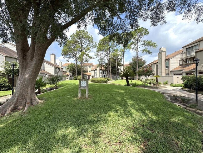 Building Photo - 1083 Country Pl Dr