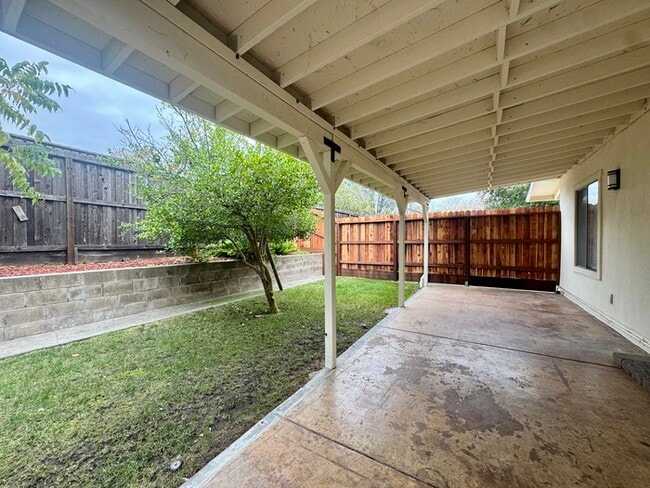 Building Photo - Charming/updated studio in North Highlands!